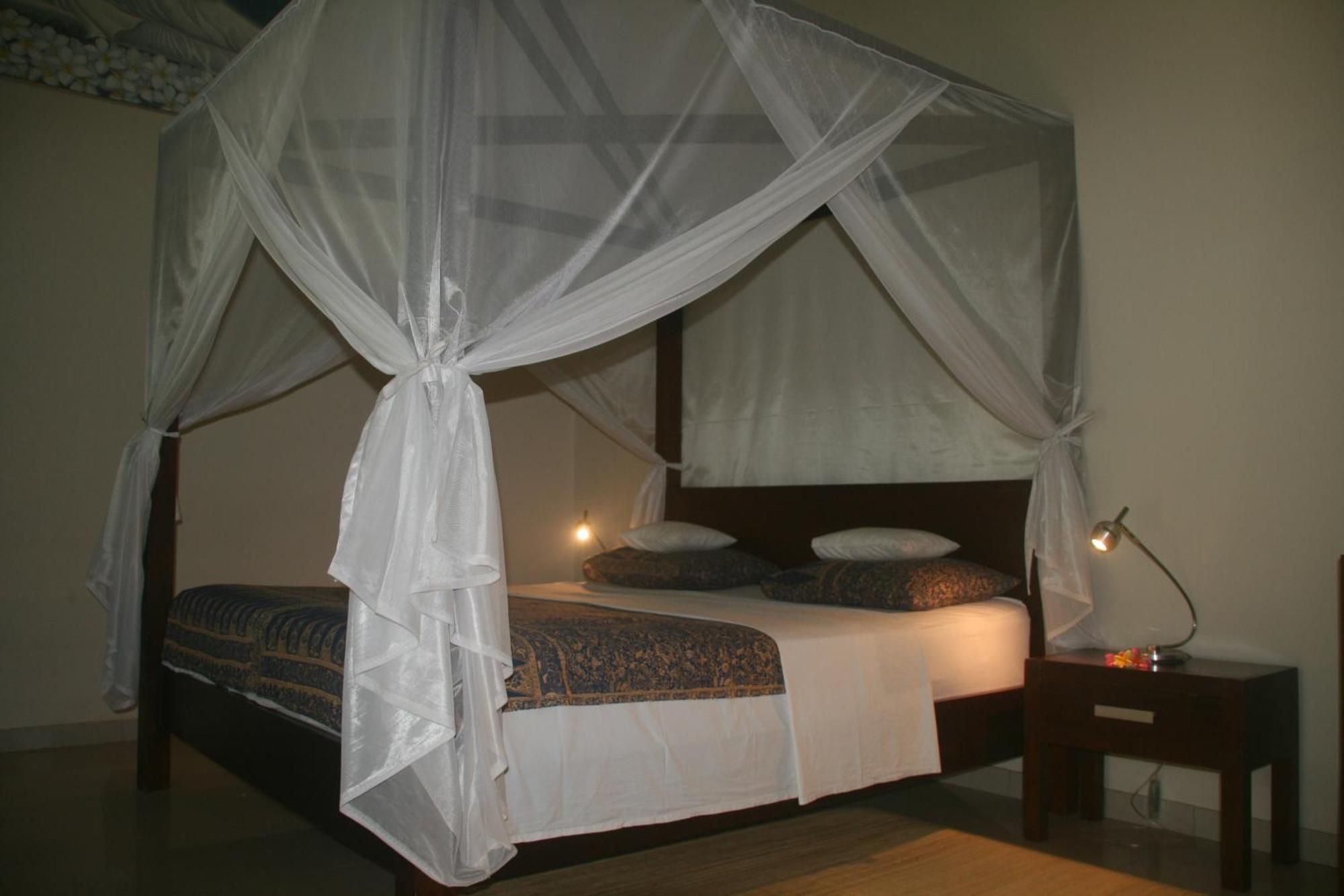 Frangipani Beach Hotel Lovina Quarto foto